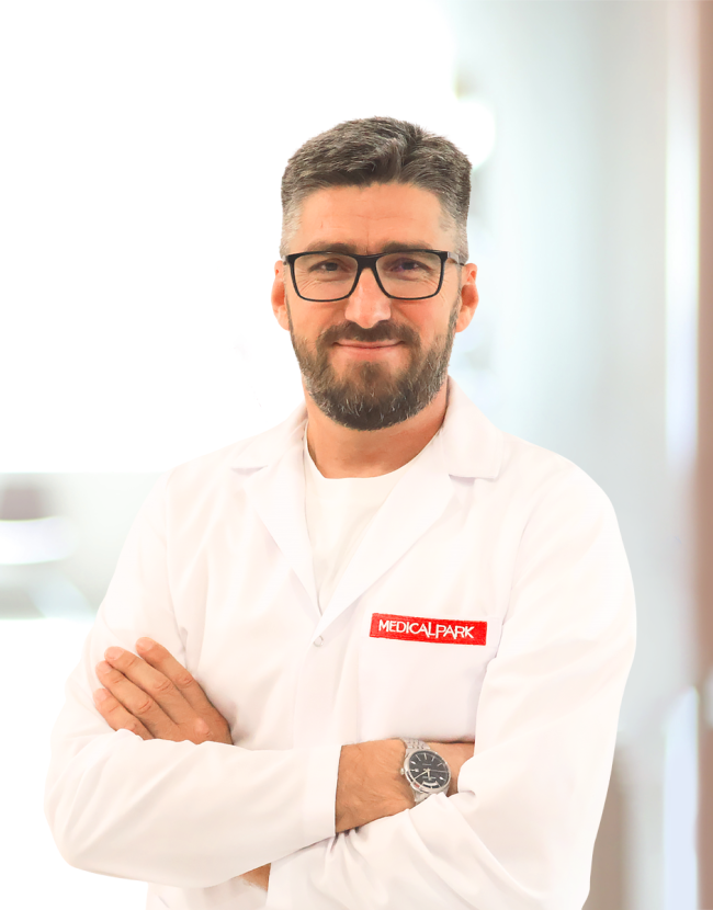 'Intervistë  me  Prof.Asoc.Dr Naser Gjonbalaj: Radiologu që  shpëton jetë   përmes teknologjisë  dhe përkushtimit'