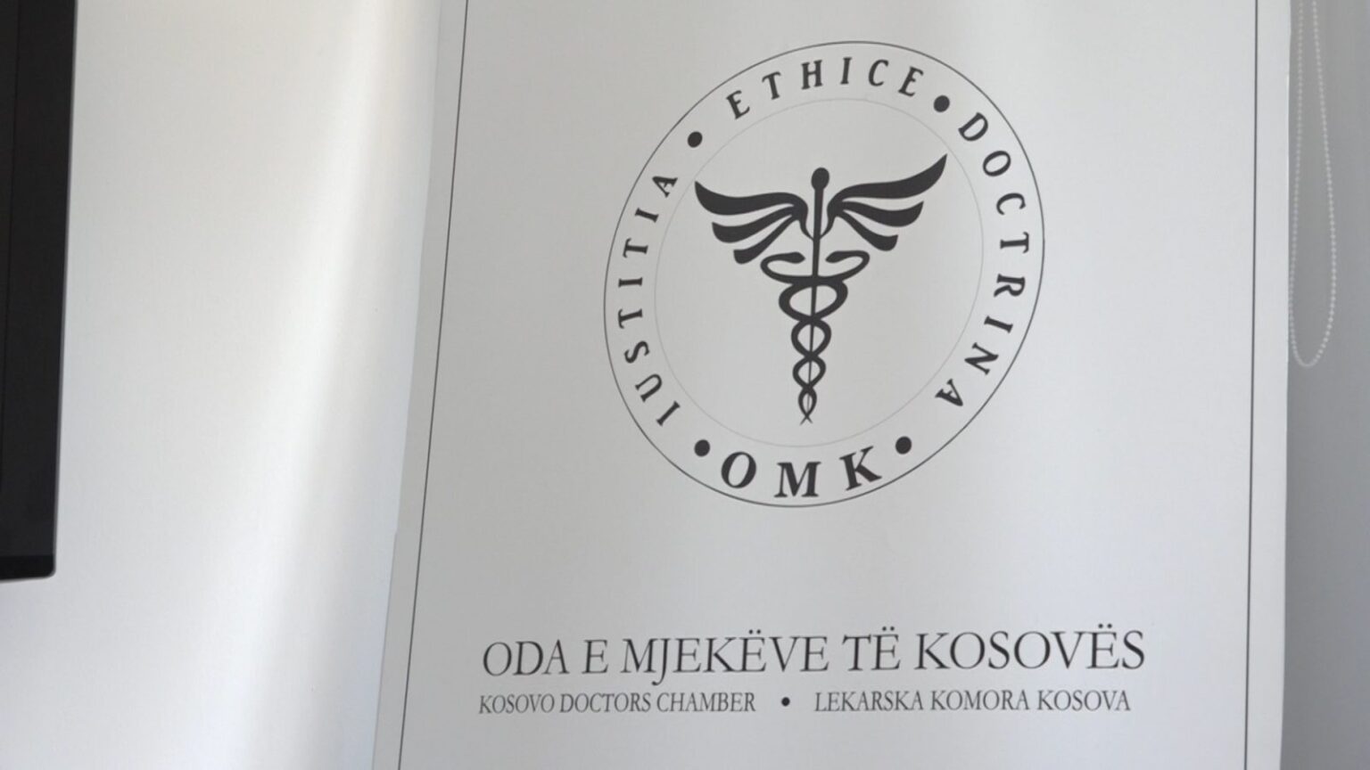 ODA E MJEKËVE — KLUB I DEMBELËVE